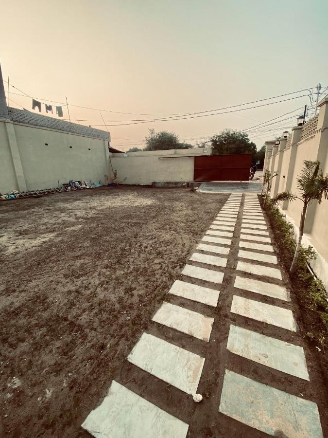 Solitaire Gardens Near Airport Lucknow Dış mekan fotoğraf