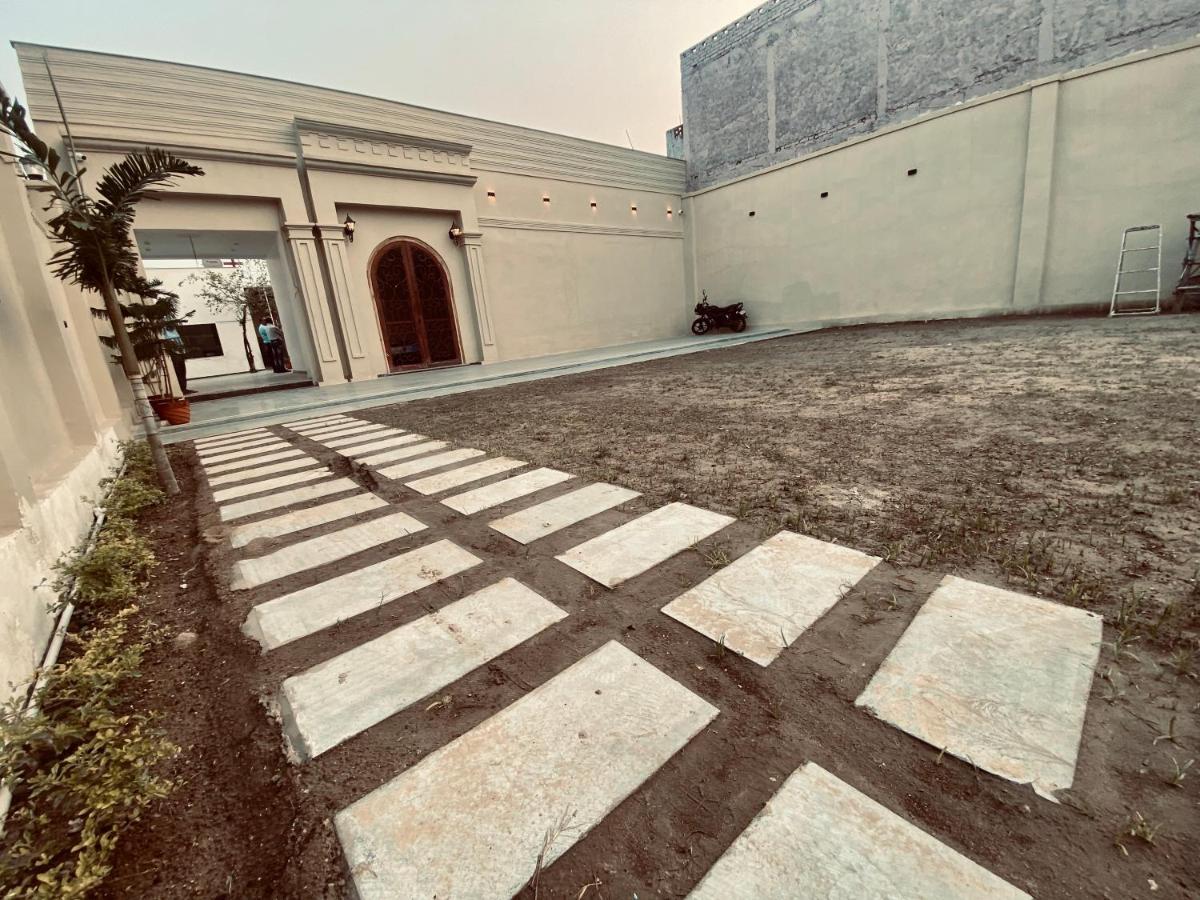 Solitaire Gardens Near Airport Lucknow Dış mekan fotoğraf